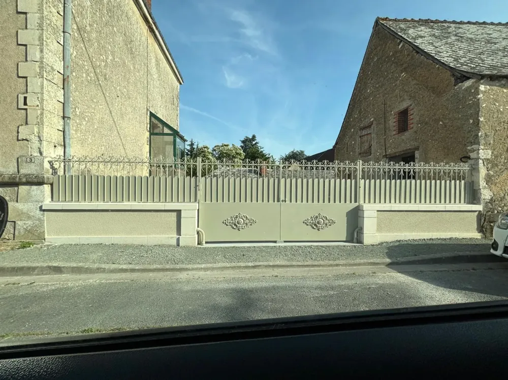 5 Apre╠Çs (portail et cloturwebp